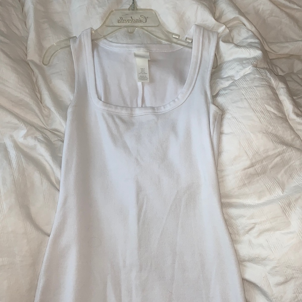 White ribbed bid on H&M fitted